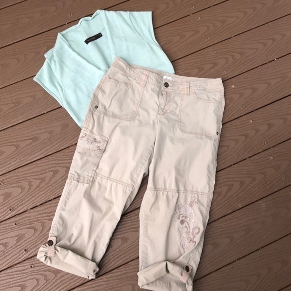 Cache tan cargo capri embroidery embellished